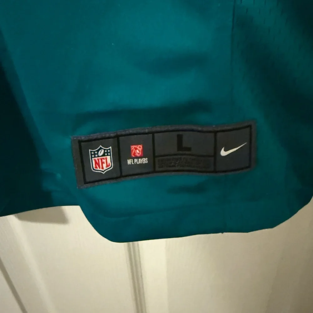 Nike NFL Miami Dolphins #10 Hill Jersey - Picture 3 of 3